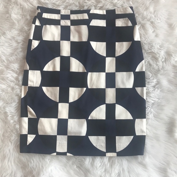 J. Crew Dresses & Skirts - J. Crew pencil skirt. Size 2